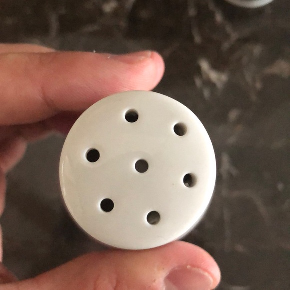 1980’s salt and pepper shaker set - Picture 5 of 5